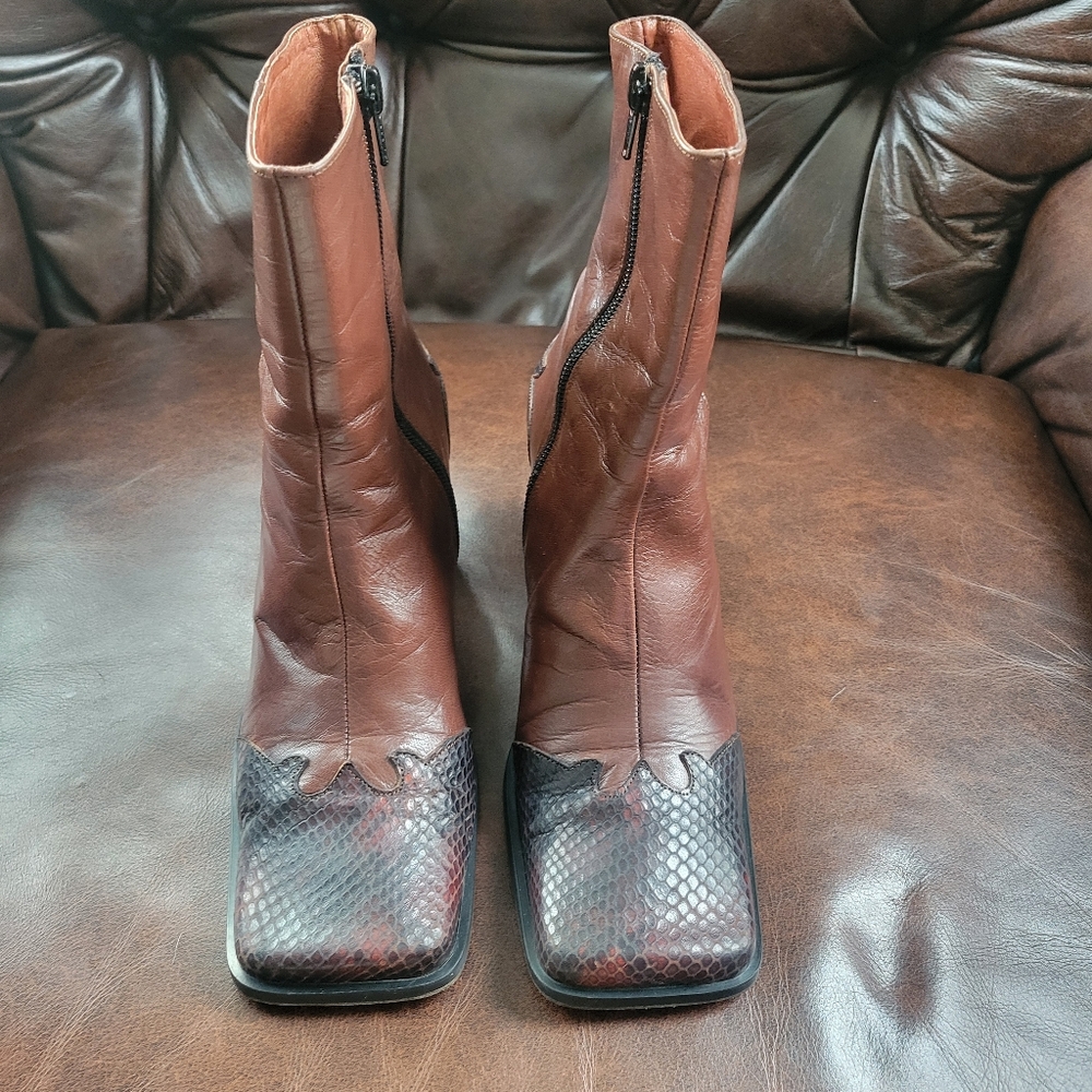 Square toe, super cute snakeskin and brown all leather Blay boots.